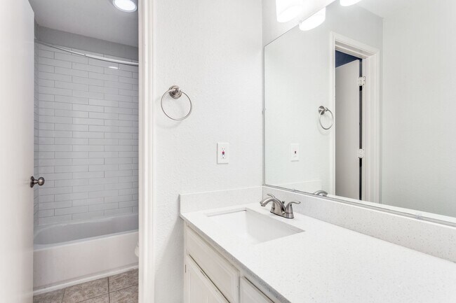 Building Photo - 2809 Meadow Park Dr