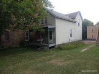 Building Photo - Three Bedroom Single-Family Home Close To Downtown