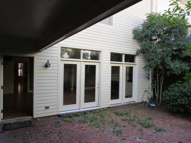 Building Photo - 255 Eastbrooke St