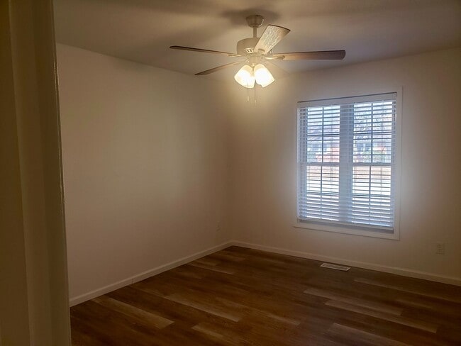 Building Photo - Primrose Market Place - Battlefield Mall A...