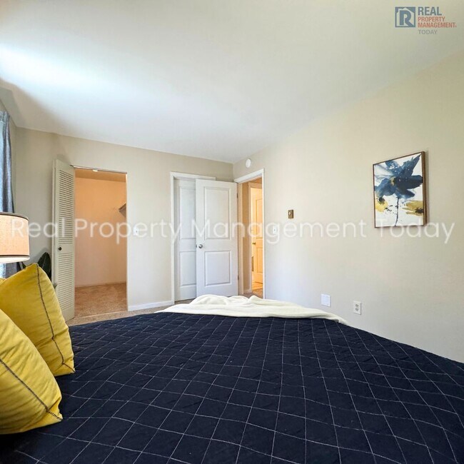 Building Photo - 2 Bedroom Condo in Tacoma!