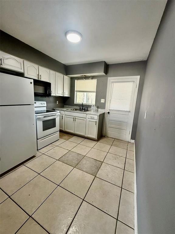 Building Photo - 822 Ariana St