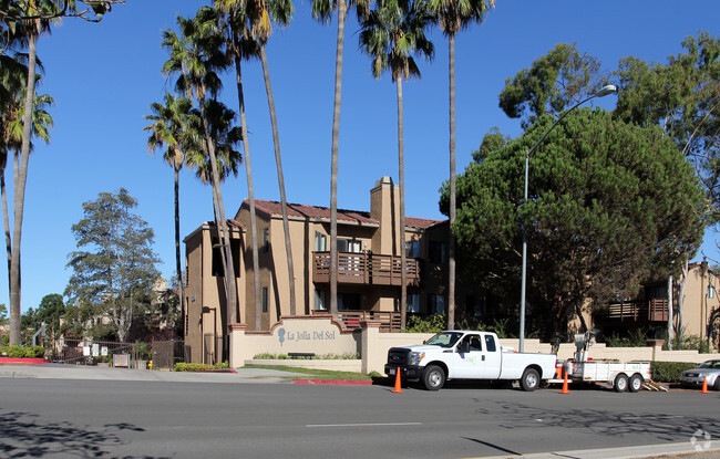 Primary Photo - La Jolla del Sol Apartments