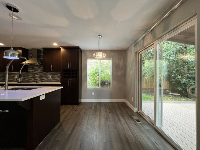 Building Photo - Beautiful 5BD/3BA Home with Soaking Tub, Island Kitchen & Attached 2-Car Garage