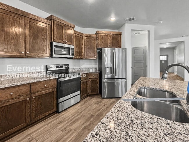 Building Photo - Limited Time Special Offer / 3 Bed/2 Bath Home with Attached Garage / Pet-Friendly / Vouchers Acc...