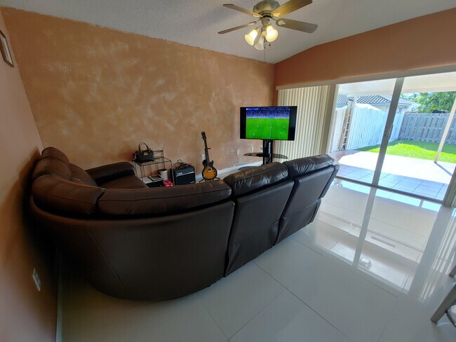 Building Photo - 894 NW 134th Pl