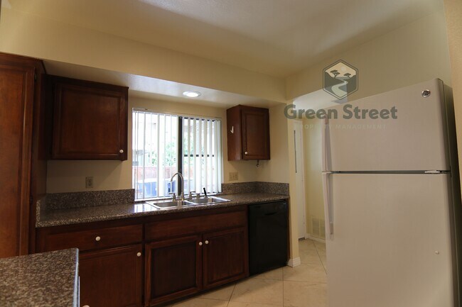 Building Photo - 3843 Camino Lindo