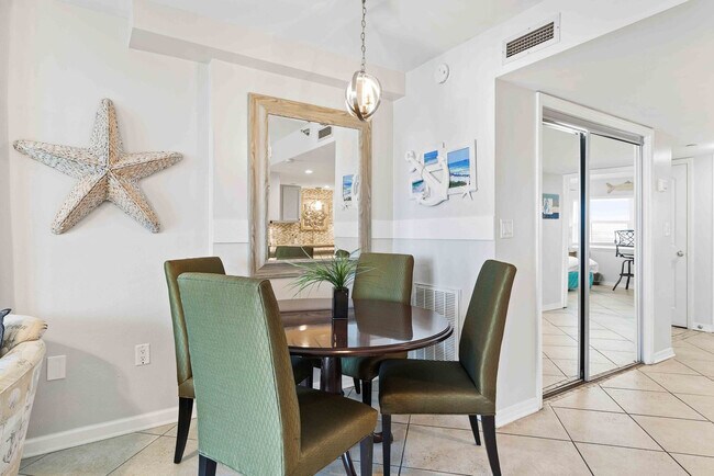 Building Photo - 833 Santa Rosa Blvd