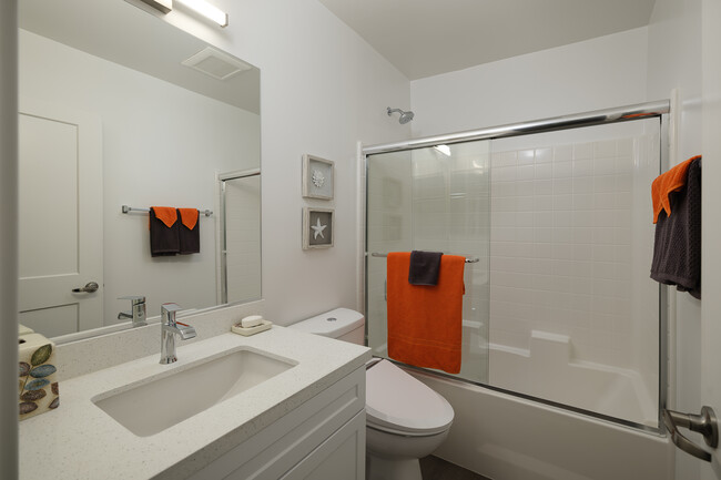 Building Photo - 757 S Kingsley Dr