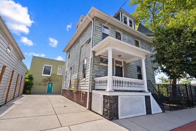 Building Photo - 315-317 33rd St
