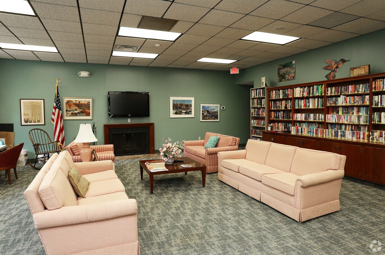 Brownstone Gardens 62 And Older Community East Longmeadow Ma Apartment Finder