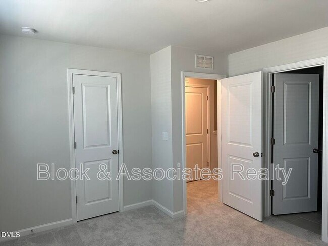 Building Photo - 608 Gimari Dr