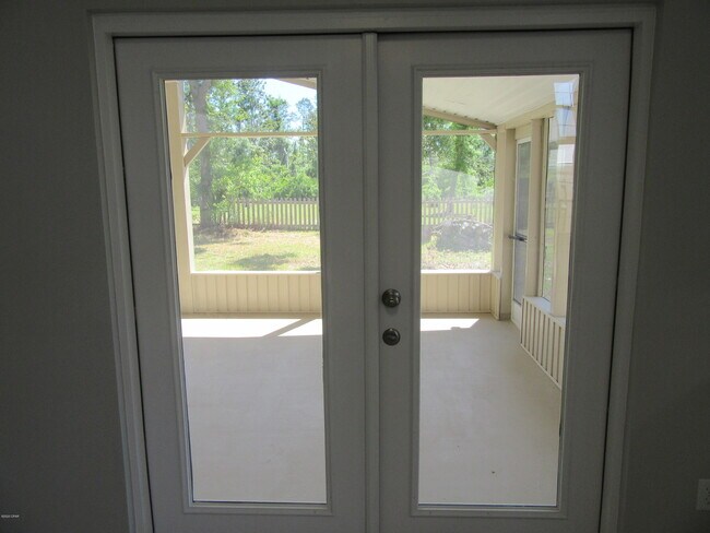 Building Photo - 801 Plantation Way