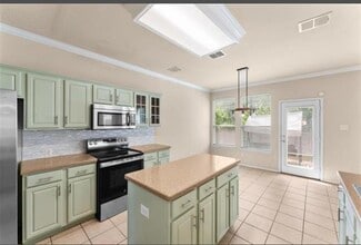 Building Photo - 1801 Sharpsbury Dr