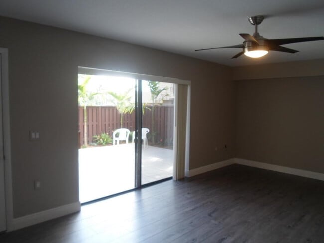 Building Photo - 2928 SW Sunset Trace Cir