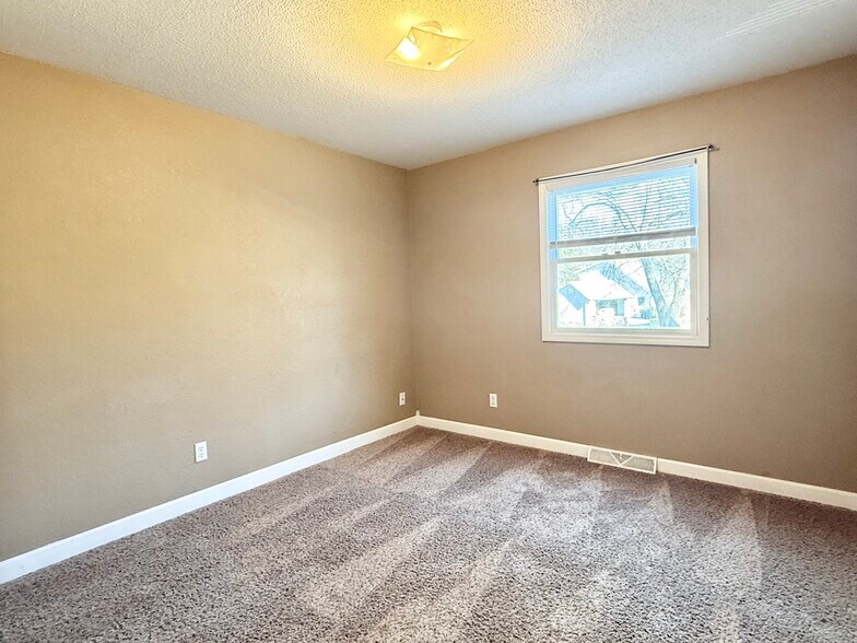 Building Photo - 2317 Independence Ct