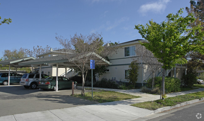 Primary Photo - 2160-2174 Oak St