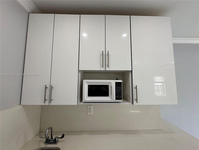 Building Photo - 3035 SW 27th Terrace