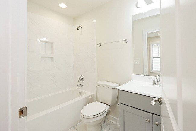 Building Photo - Pet-Friendly Fry's Spring Townhome Near 5th St Station