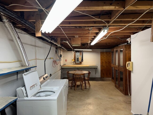 Building Photo - Charming 2-Bedroom Home for Rent in Timberville, VA