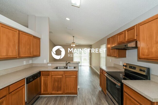 Building Photo - 4 Bedroom Pet-Friendly Home in Jacksonville, FL with Main Street Renewal