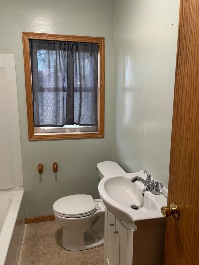 Building Photo - Updated 3-Bedroom Home