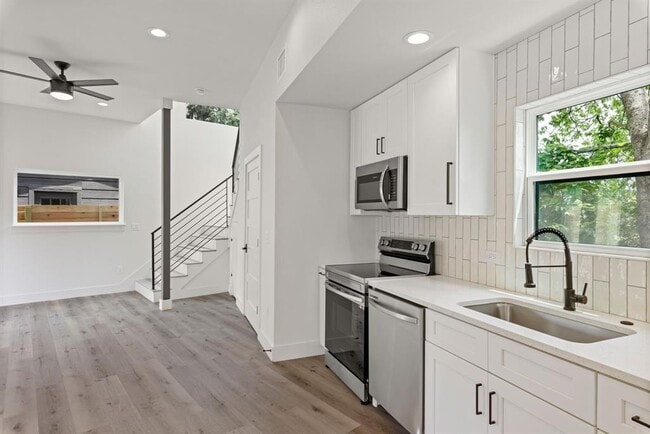 Building Photo - 8507 Hathaway Dr