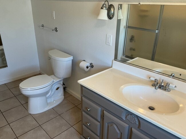 Building Photo - Beautiful 4 Bedroom 2 Bath Home in Old Tow...