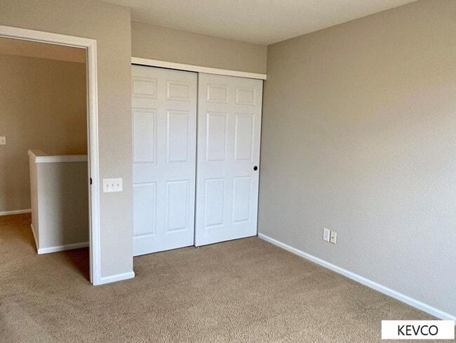 Building Photo - Bright, Comfortable Two Bedroom Townhouse!