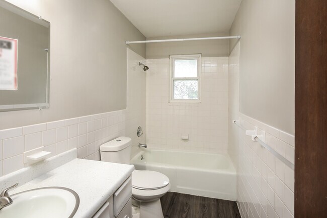 Building Photo - Spacious Three-Level Home in Kansas City, MO