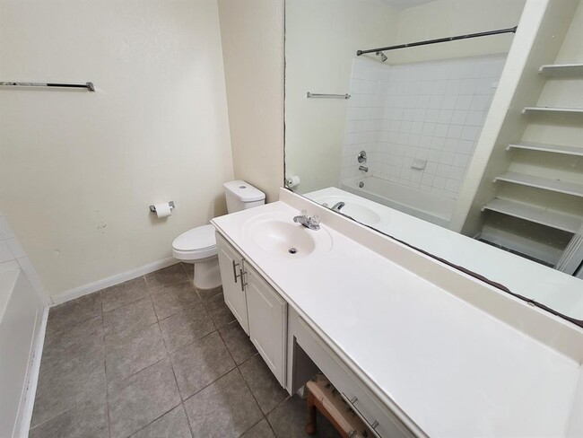 Building Photo - 12835 Regal Oaks Bend Ln
