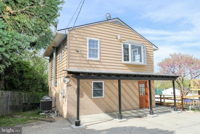 Building Photo - 103 Waelchli Ave