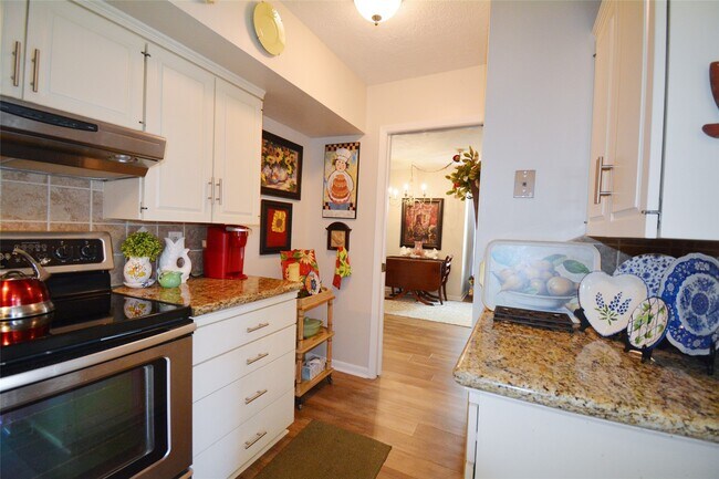 Building Photo - 323 E Main St