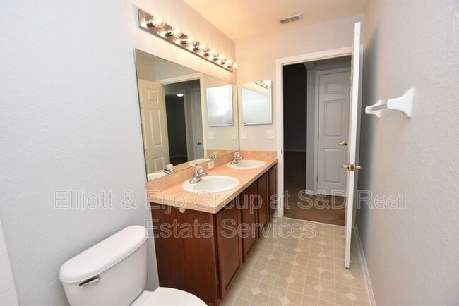 Building Photo - 1615 Laurel Meadows Dr