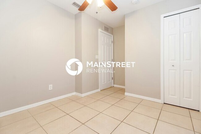 Building Photo - 3 Bedroom Pet-Friendly Home in Fort Myers, FL with Main Street Renewal
