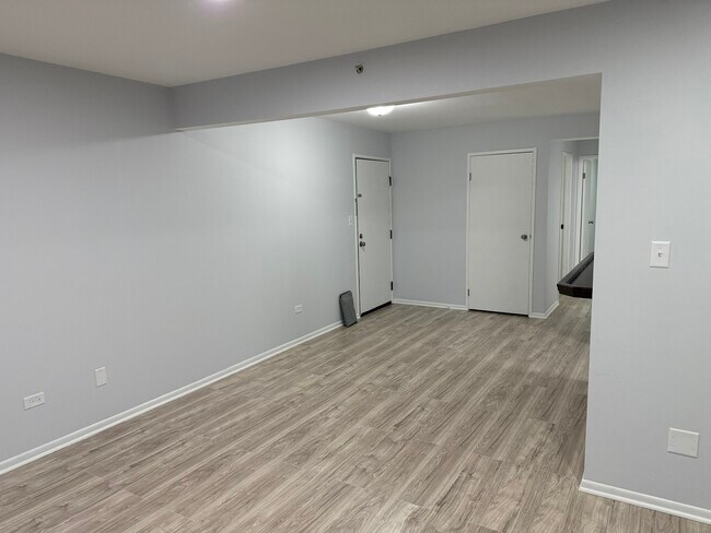 Building Photo - 502 E Spruce Dr