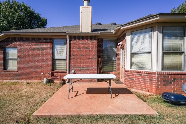 Building Photo - 16300 Seminole Pointe Pl