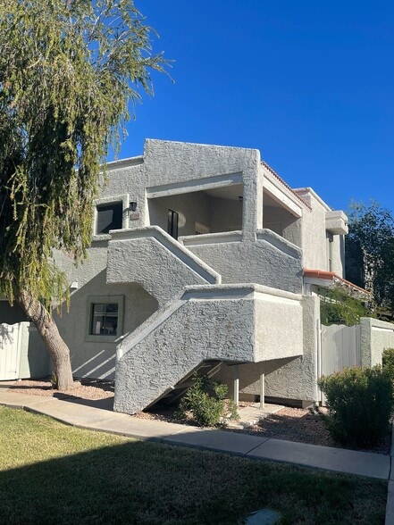 Building Photo - 850 S River Dr