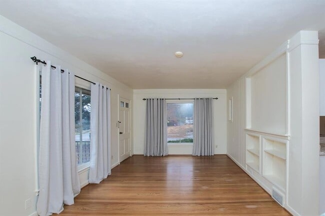 Building Photo - 4933 Woodland Ave