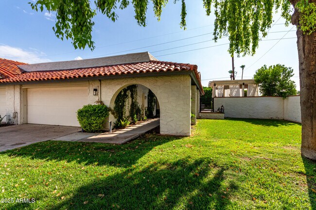 Building Photo - 5724 N Scottsdale Rd