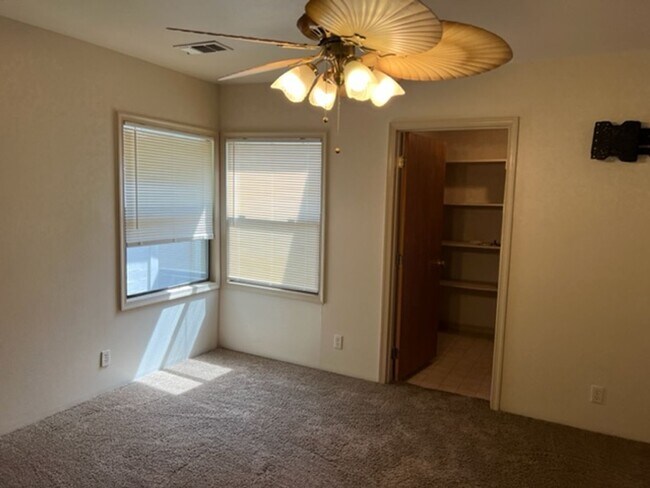 Building Photo - 2 Bed House -  Charm, Privacy, Storage and Convenience