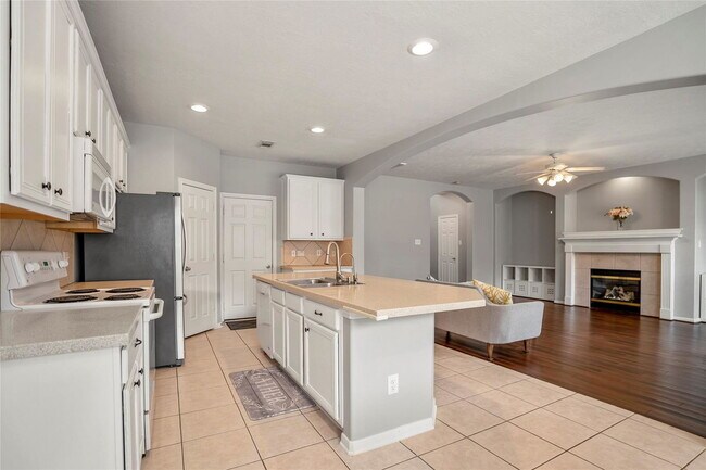 Building Photo - 23 E Burberry Cir