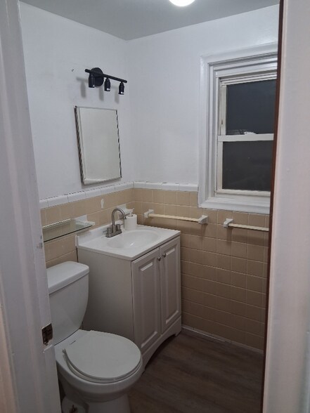 Building Photo - 16624 Tracey St