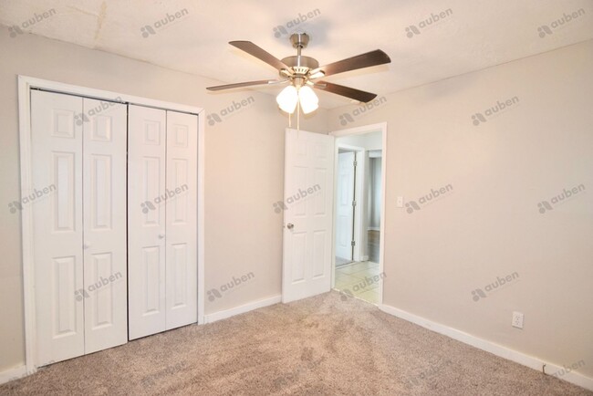 Building Photo - $875 -JUST REDUCED - Charming 2-Bedroom Ho...