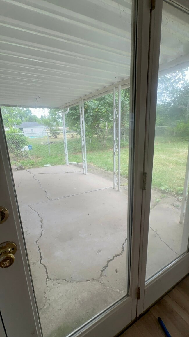Building Photo - 1113 Rossiter Dr