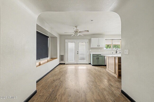 Building Photo - 16550 N Naegel Dr