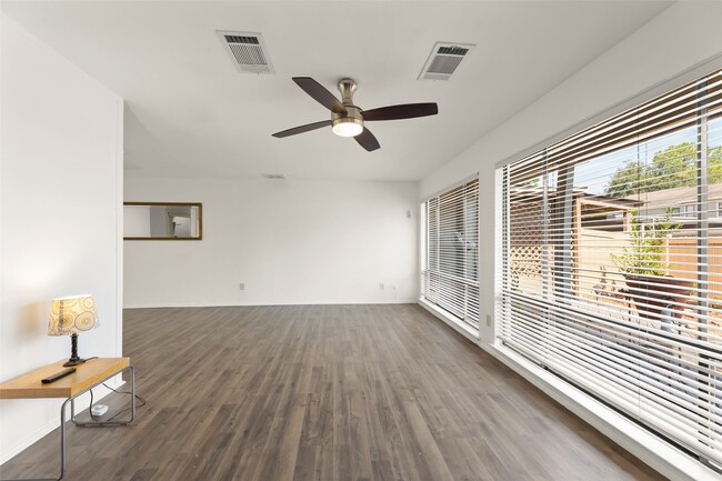 Building Photo - 2329 Briarwest Blvd