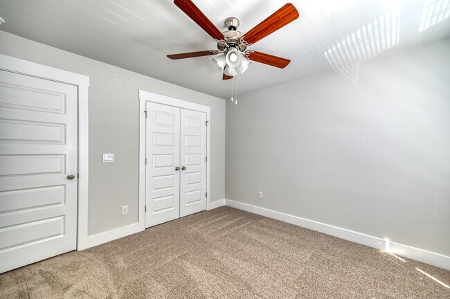 Building Photo - 109 S Grassland Rd