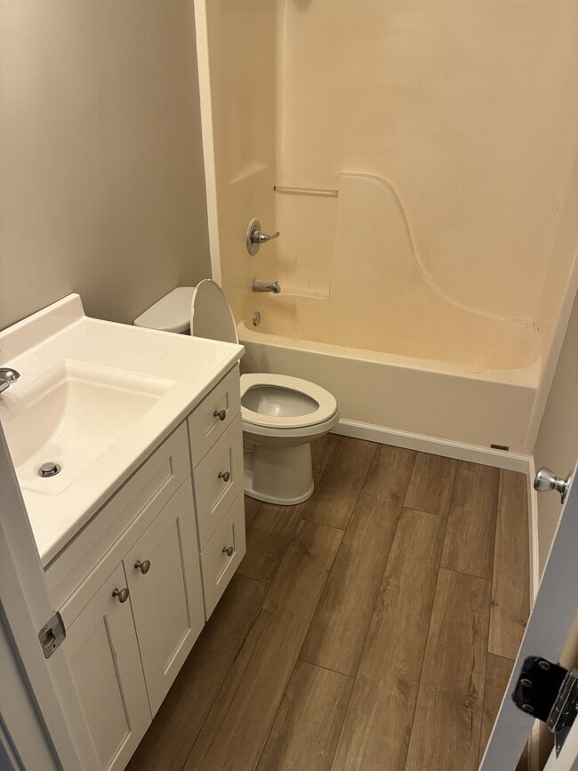 Building Photo - 101 Jewel Cove