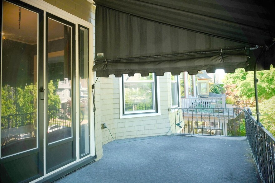 Building Photo - 489 Norwood Ave